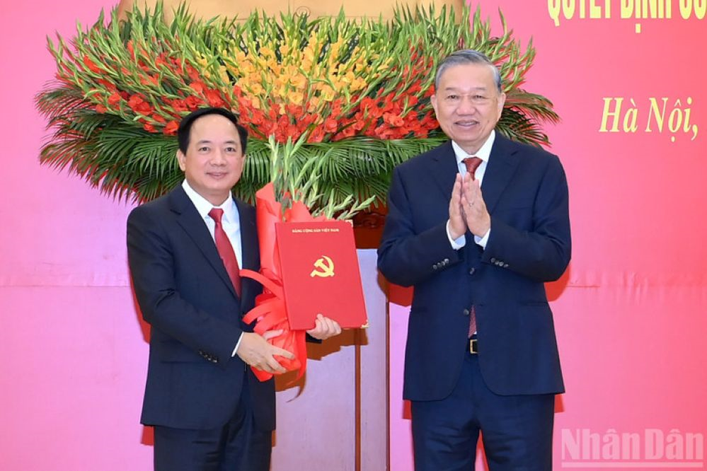 Tổng Bí thư Tô Lâm trao quyết định bổ nhiệm Đại tướng Trịnh Văn Quyết giữ chức Trưởng ban Tuyên giáo và Dân vận Trung ương